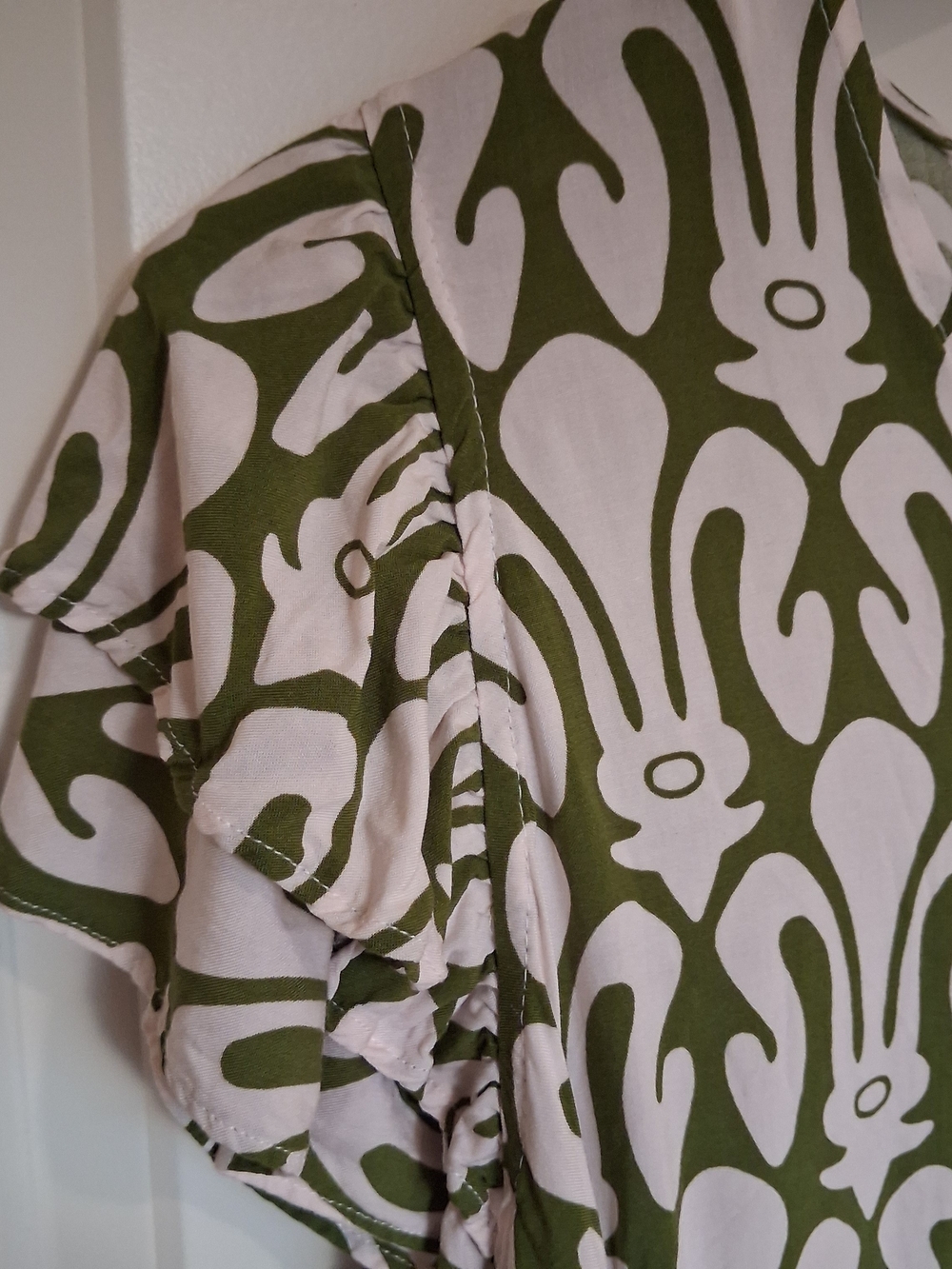 Christian Siriano Olive & White Printed V-Neck Blouse - Picture 3 of 7